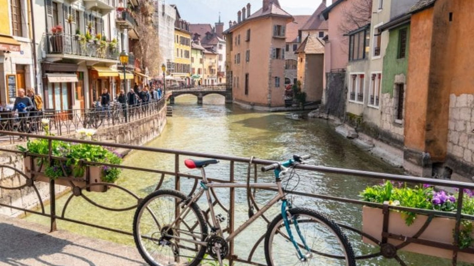 Transportation Options in Annecy City